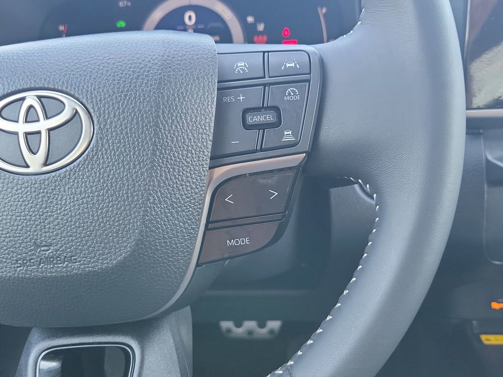 Used 2025 Toyota Camry SE image 20