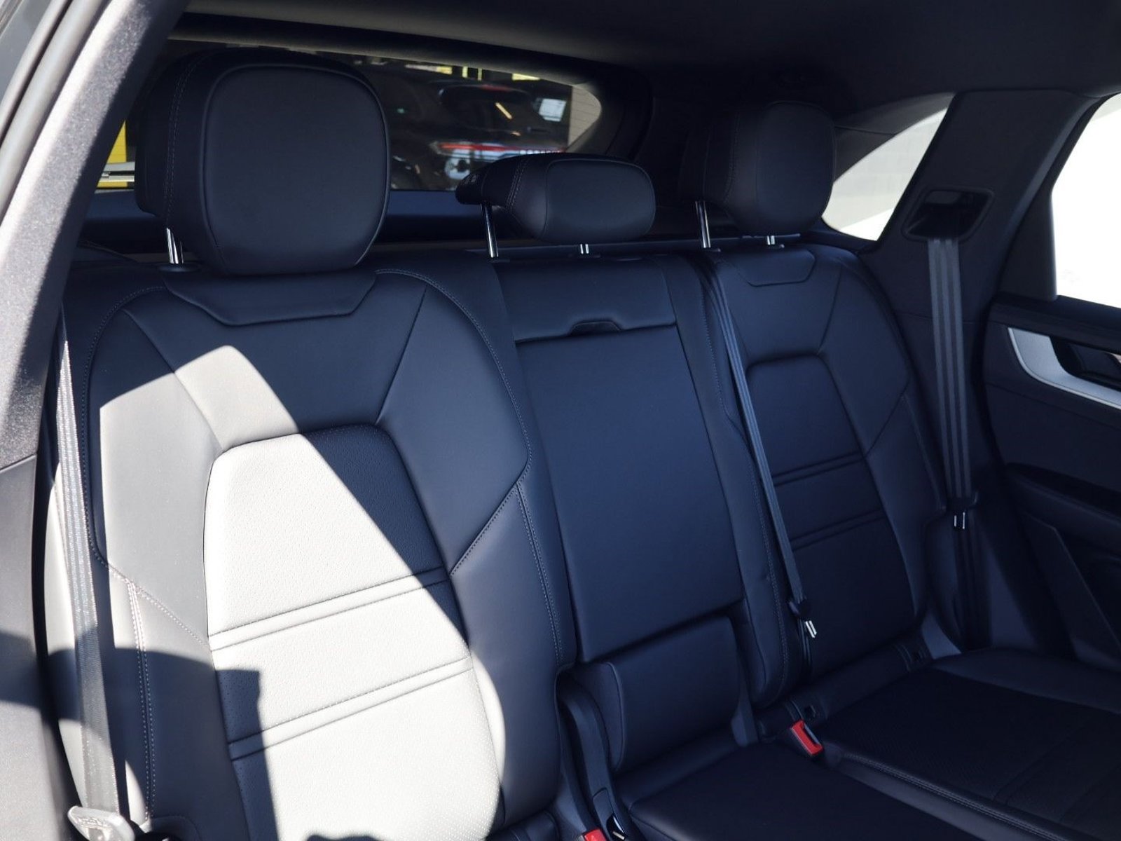 Certified 2025 Porsche Cayenne AWD/4WD image 24