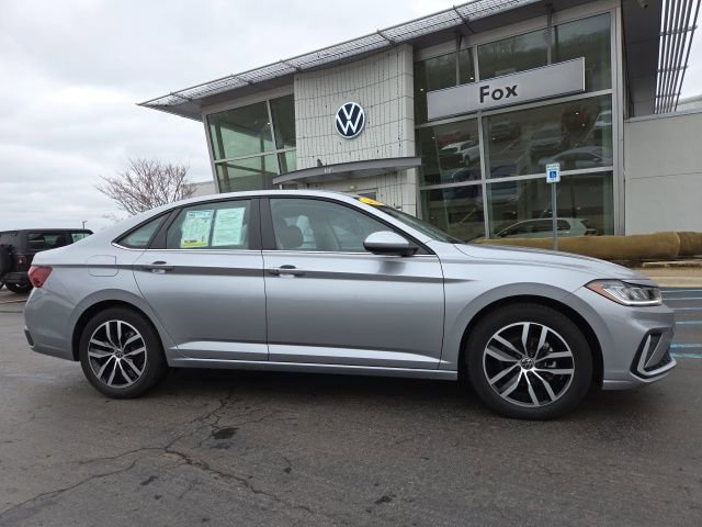 Used 2025 Volkswagen Jetta SE
