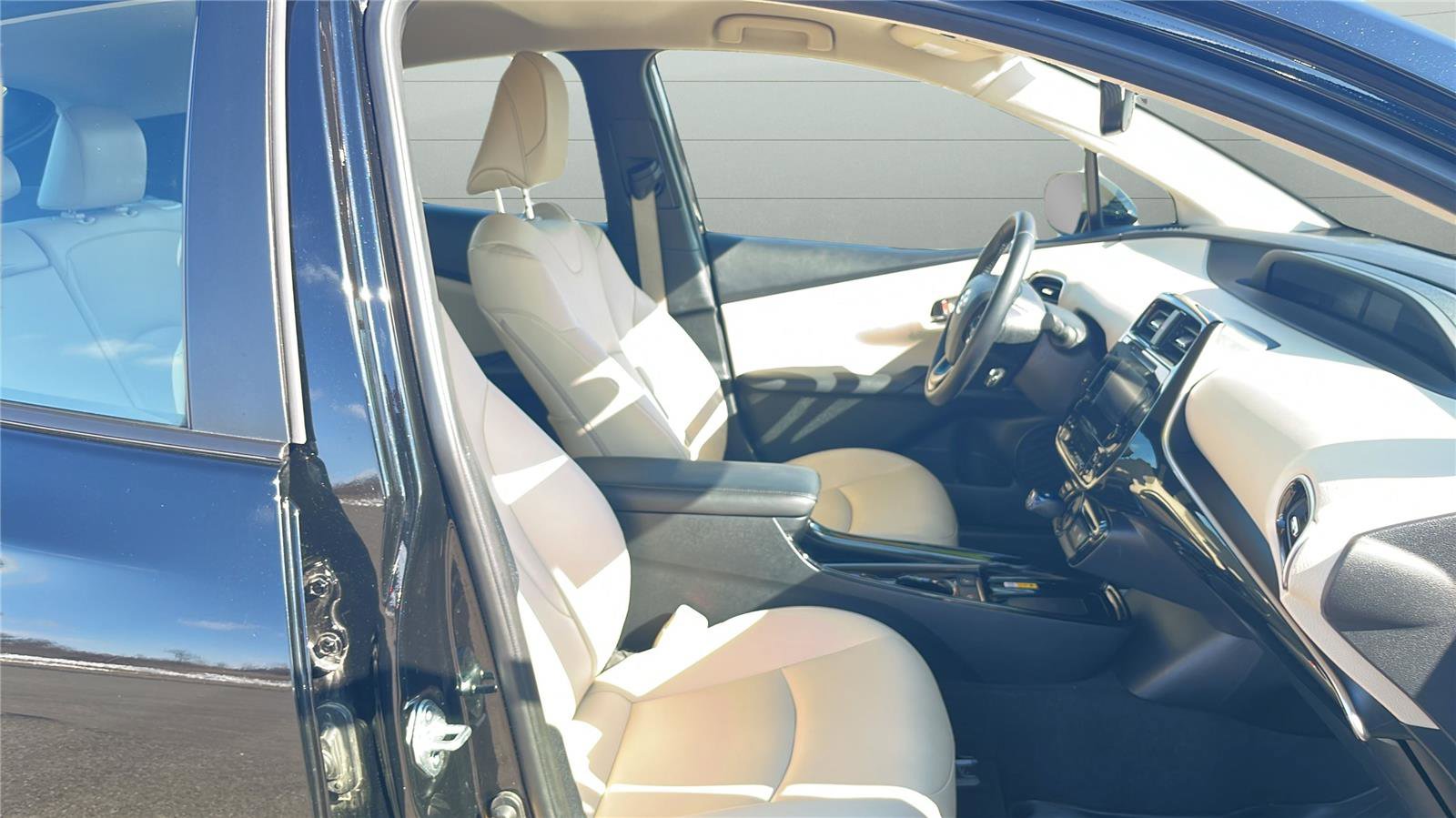 Used 2019 Toyota Prius XLE image 15