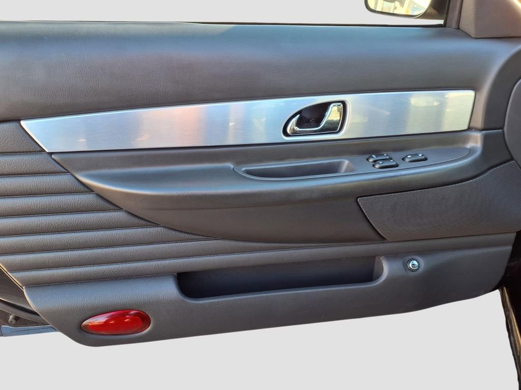 Used 2002 Ford Thunderbird image 12