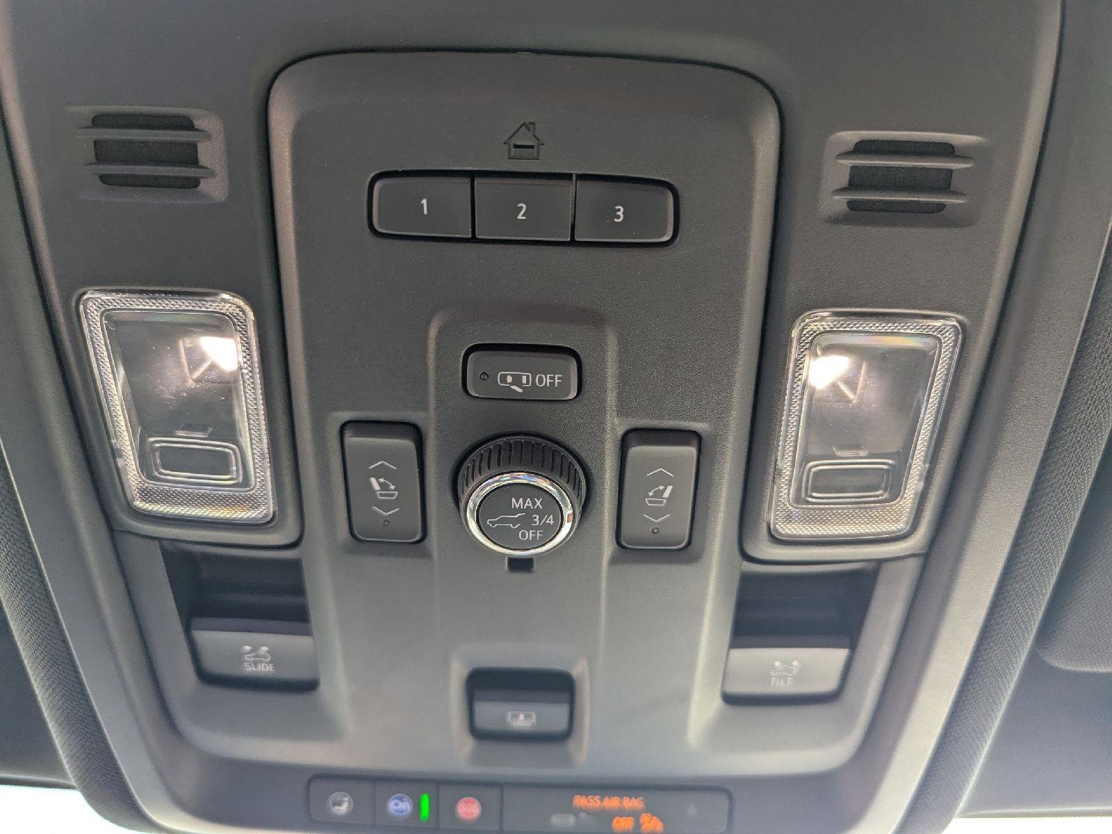 Used 2021 Chevrolet Suburban Z71 w/ Z71 Signature Package AWD/4WD image 18