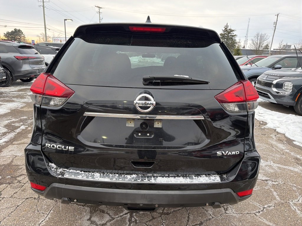 Used 2017 Nissan Rogue SV w/ SV Premium Package image 6