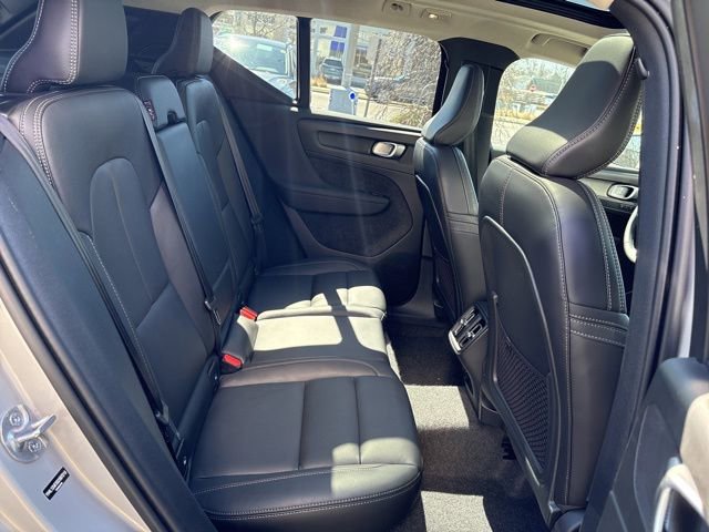 Used 2025 Volvo XC40 B5 Plus AWD/4WD image 13