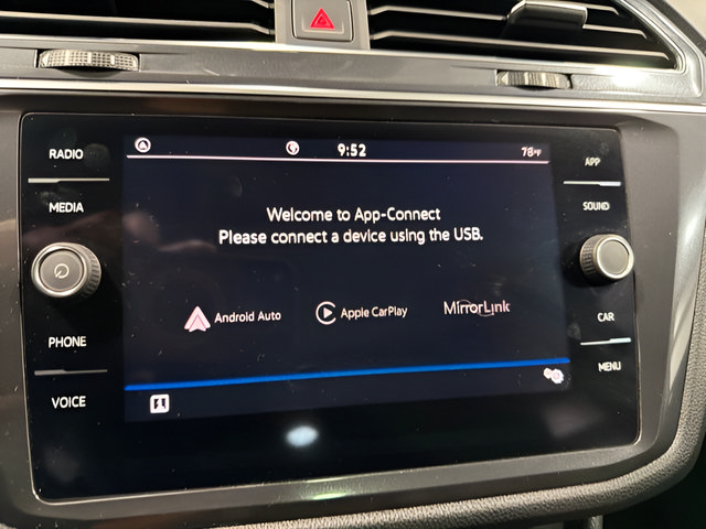 Used 2023 Volkswagen Tiguan SE w/ Panoramic Sunroof Package FWD image 19