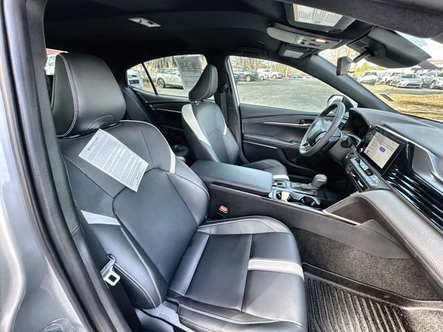 Used 2025 Toyota Camry SE image 32