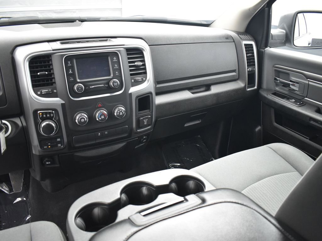 Used 2022 RAM 1500 Classic SLT image 7