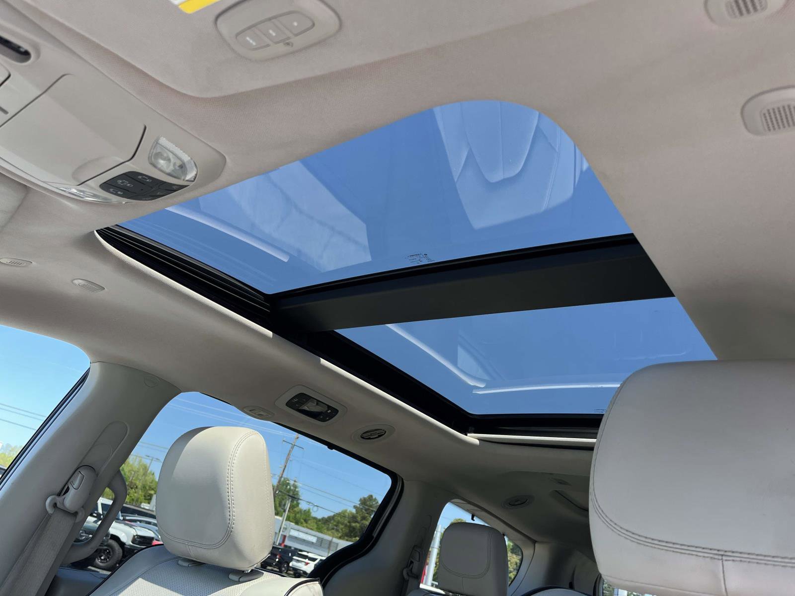 Used 2021 Chrysler Pacifica Limited AWD/4WD image 18