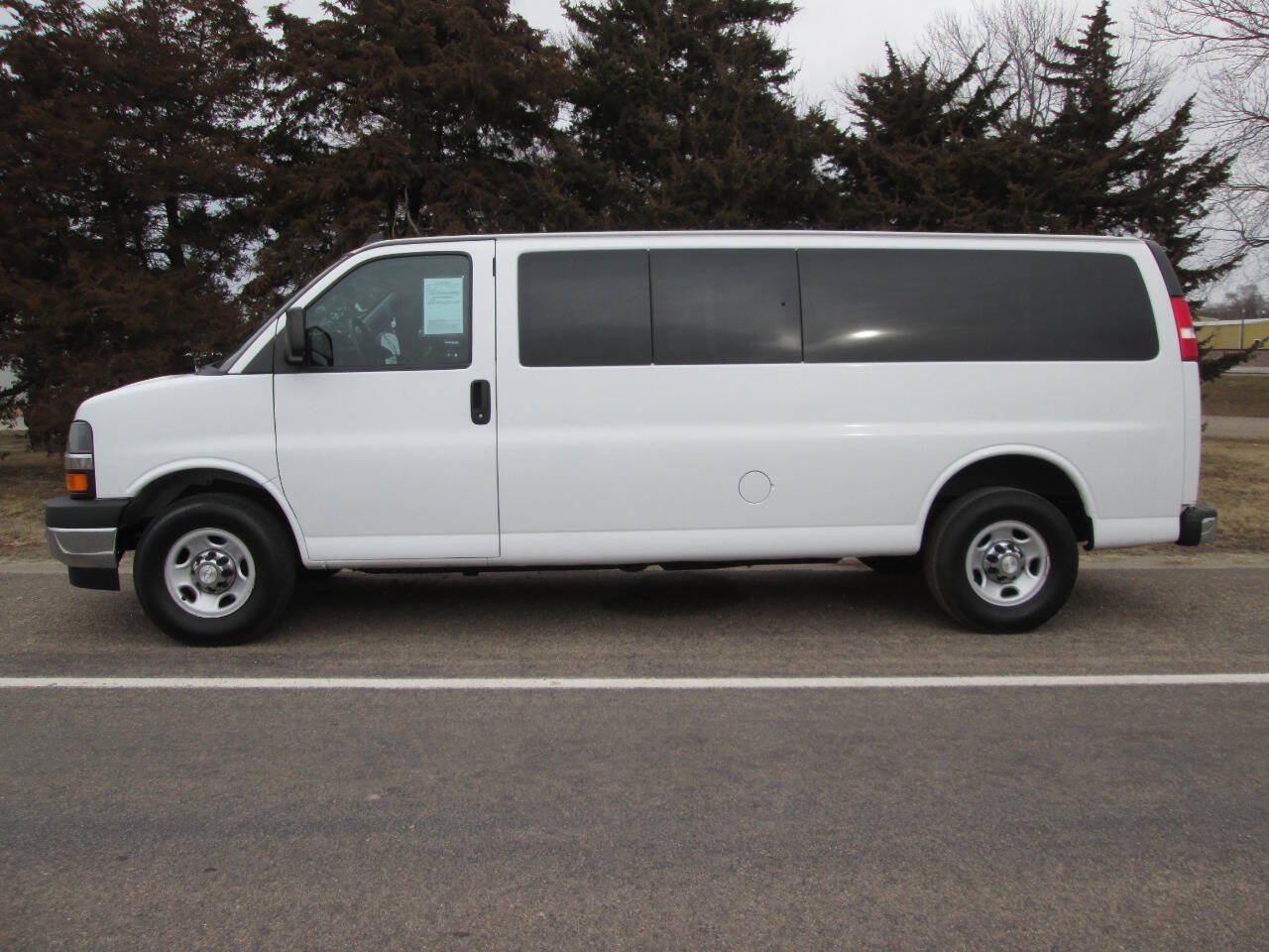 Used 2018 Chevrolet Express 3500 LT w/ LT Preferred Equipment Group RWD image 11