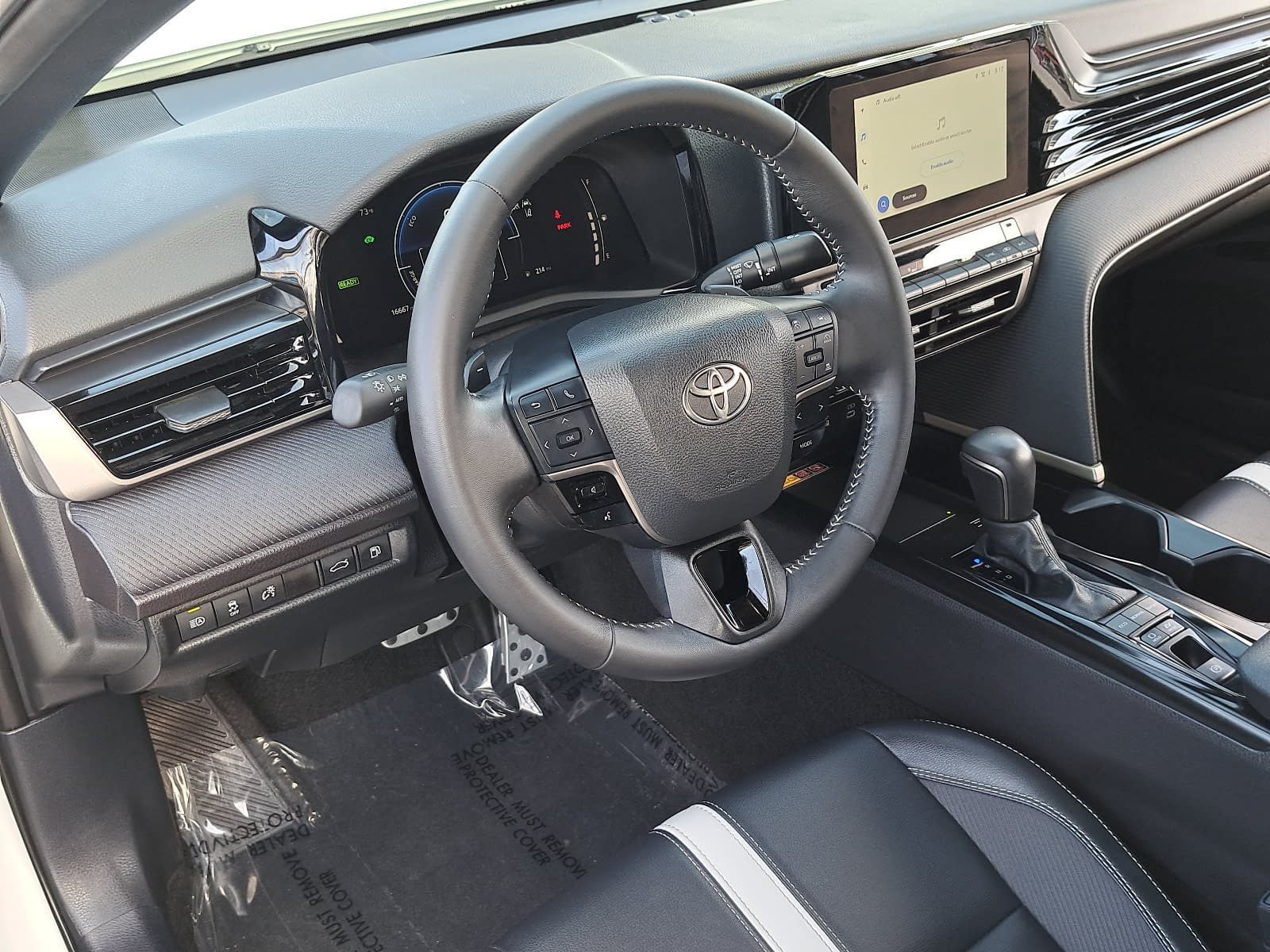 Used 2025 Toyota Camry SE w/ Convenience Package FWD image 16