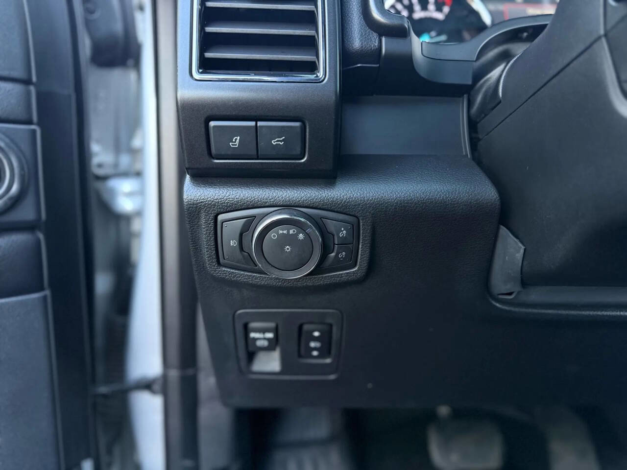 Used 2018 Ford Expedition Limited w/ Equipment Group 301A image 15