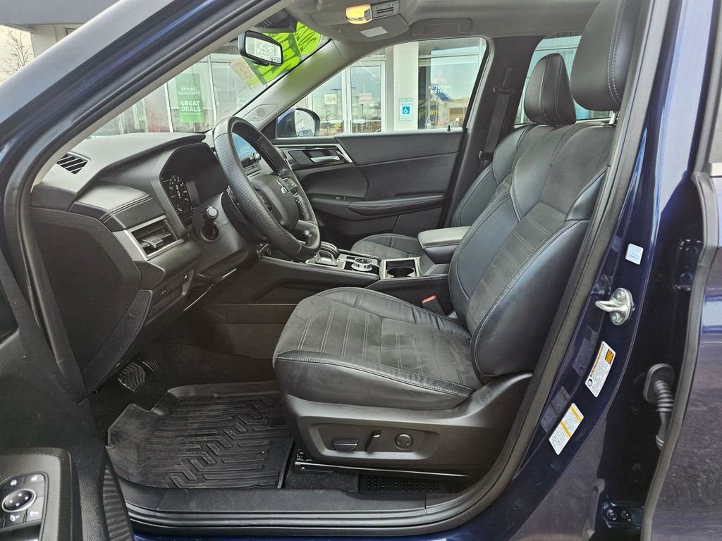 Used 2023 Mitsubishi Outlander SE image 17