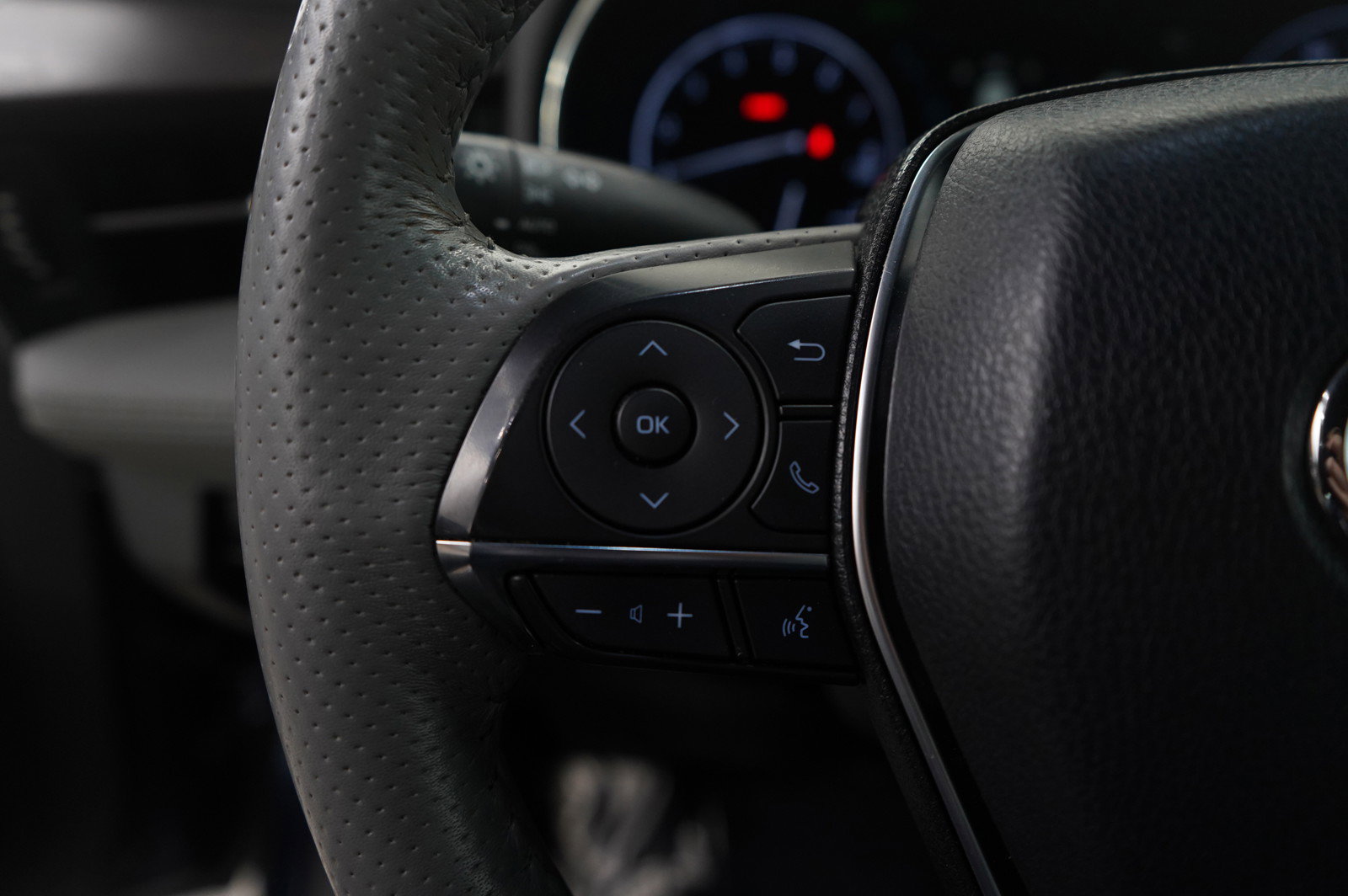 Used 2019 Toyota Avalon Limited image 16