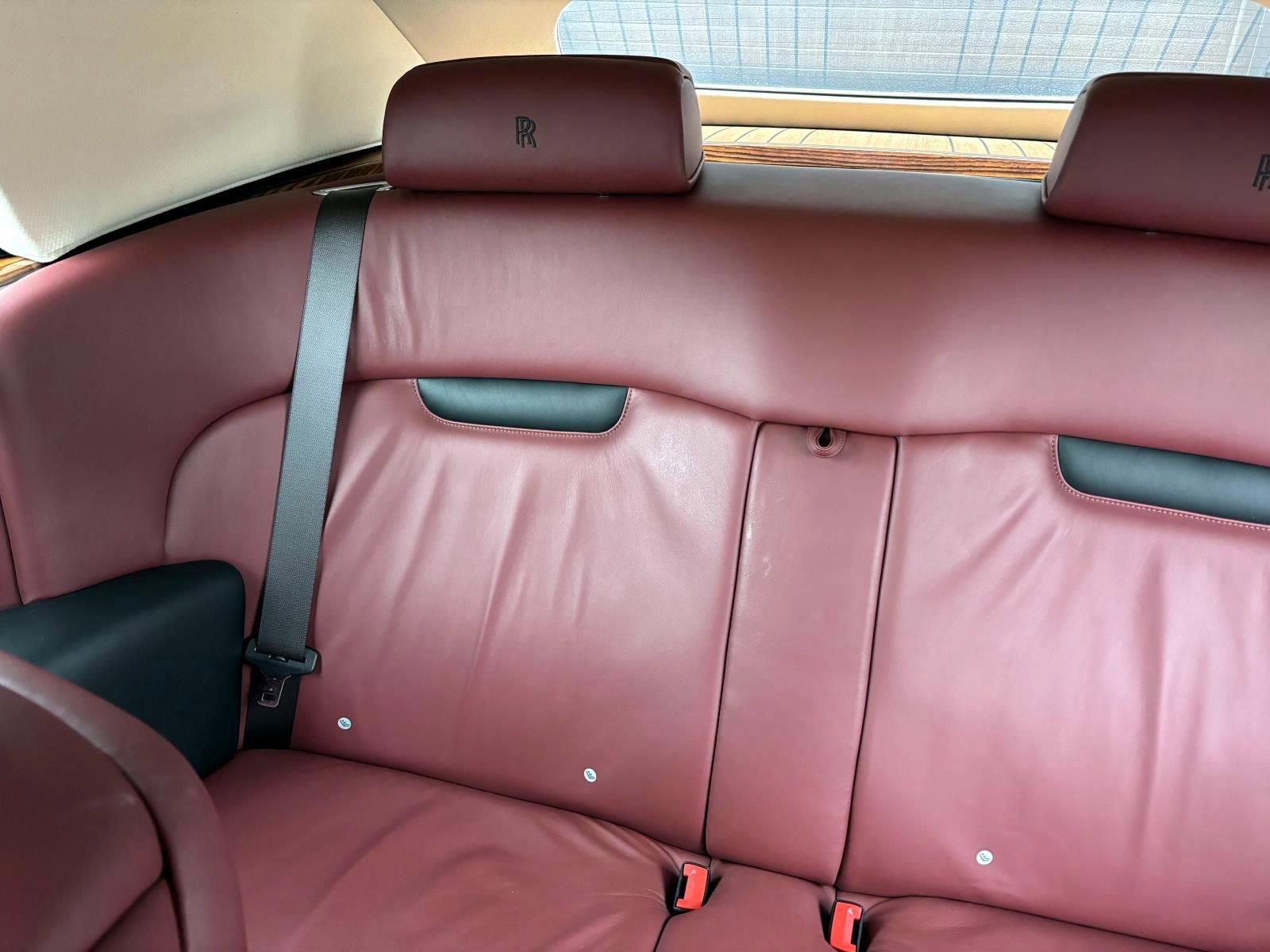 Used 2010 Rolls-Royce Phantom Drophead Coupe image 32