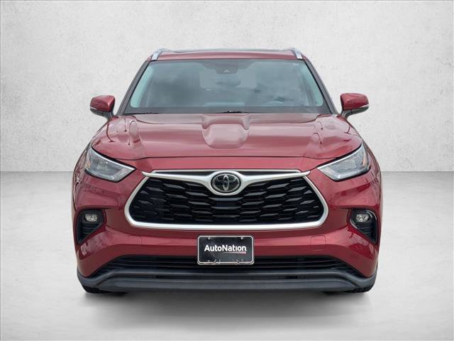 Used 2020 Toyota Highlander XLE FWD image 2