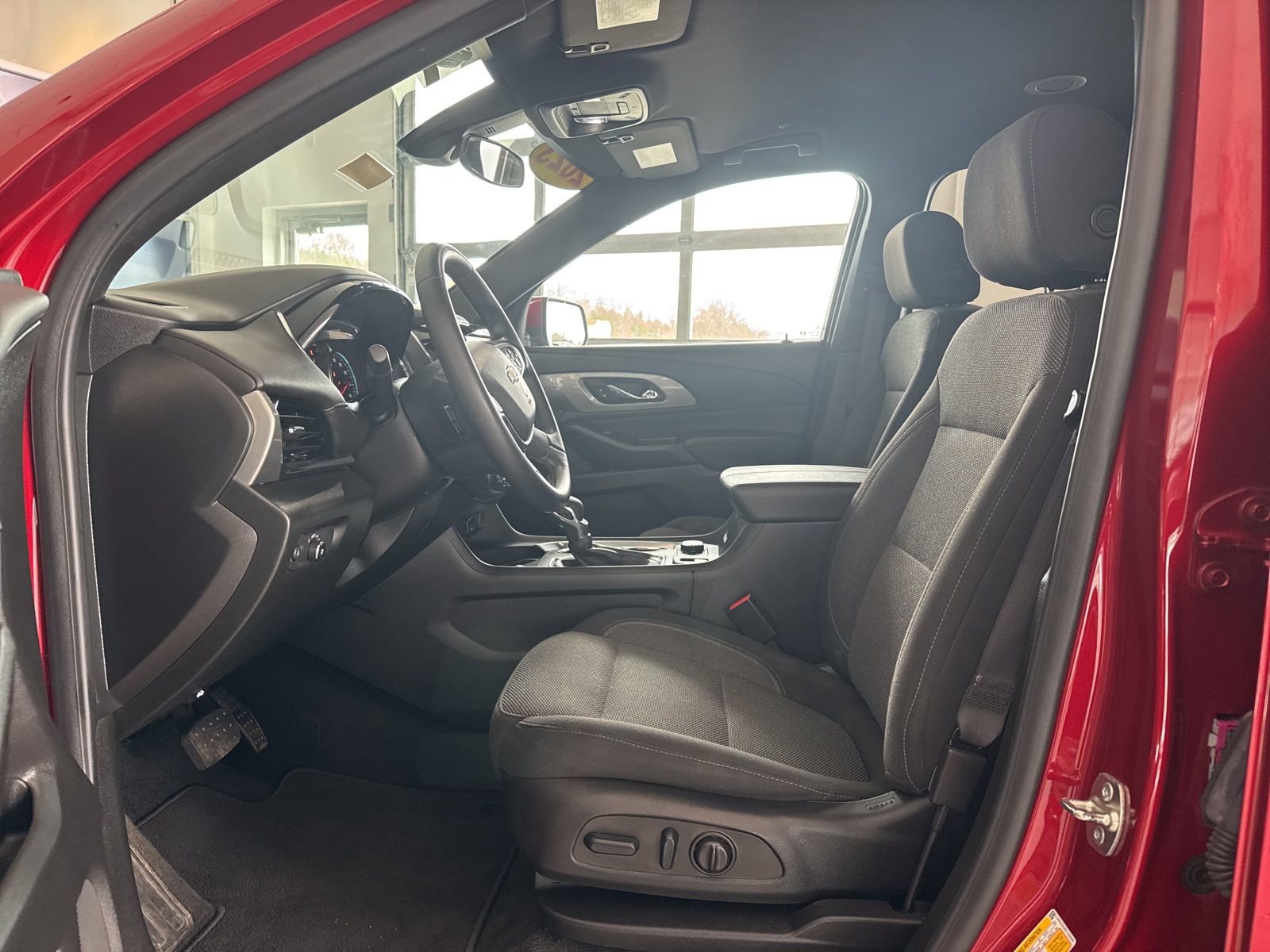 Used 2023 Chevrolet Traverse LT image 22