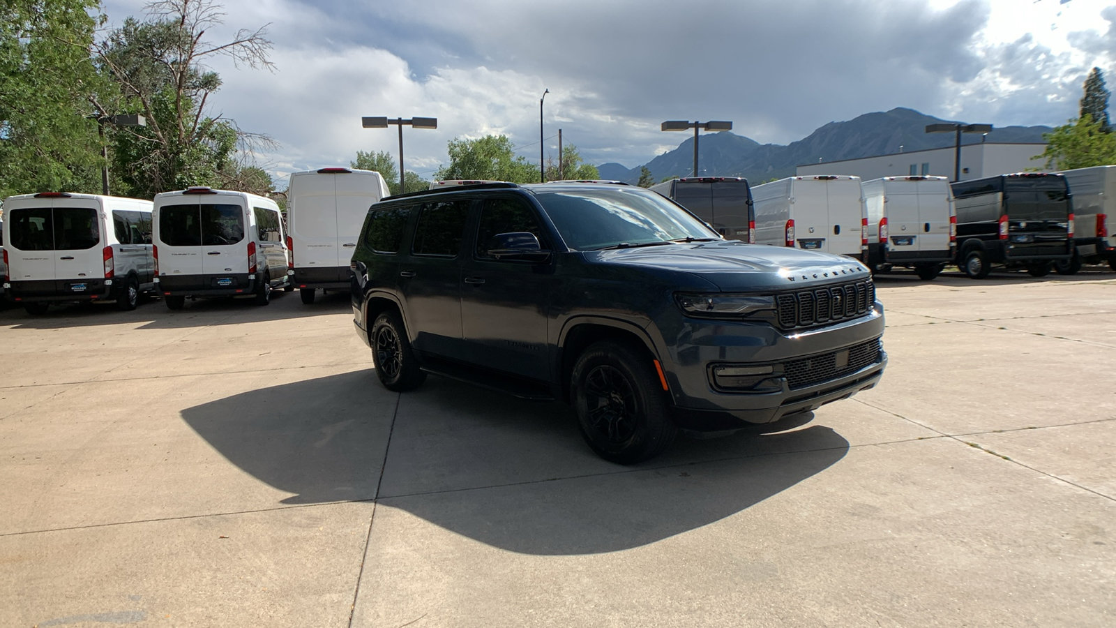 Used 2023 Jeep Wagoneer 4WD w/ Convenience Group I image 7