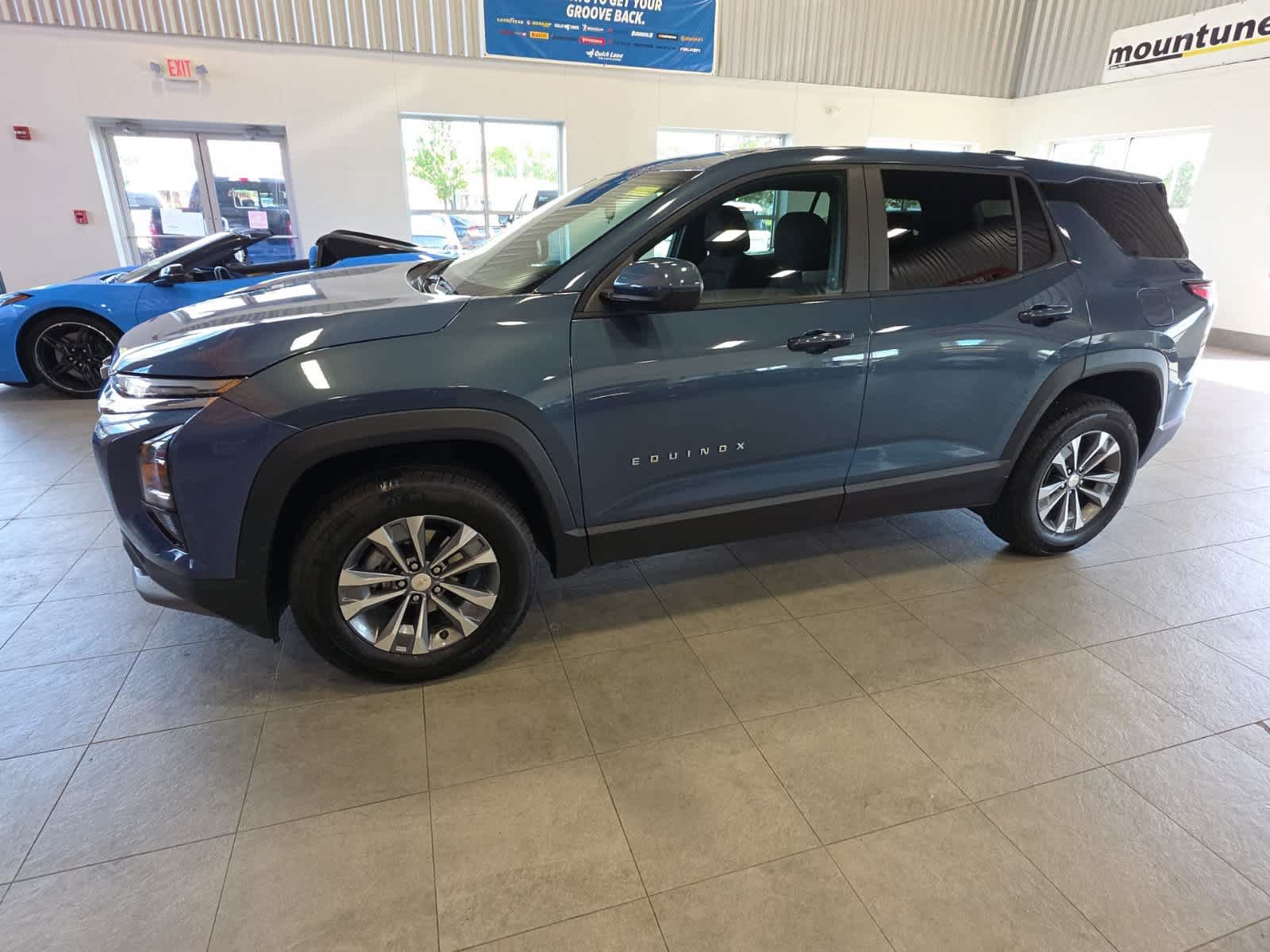Used 2026 Chevrolet Equinox LT AWD/4WD image 12