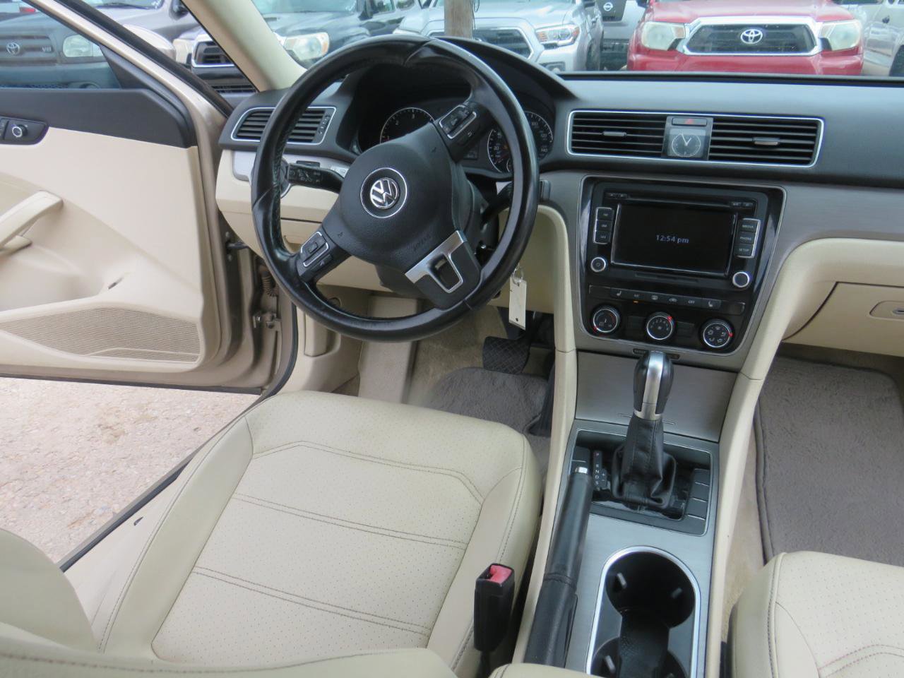 Used 2015 Volkswagen Passat TDI SE FWD image 18