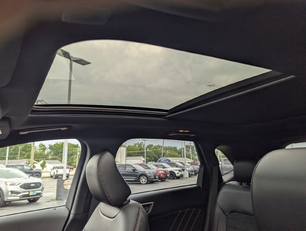 Used 2023 Ford Edge ST-Line AWD/4WD image 21