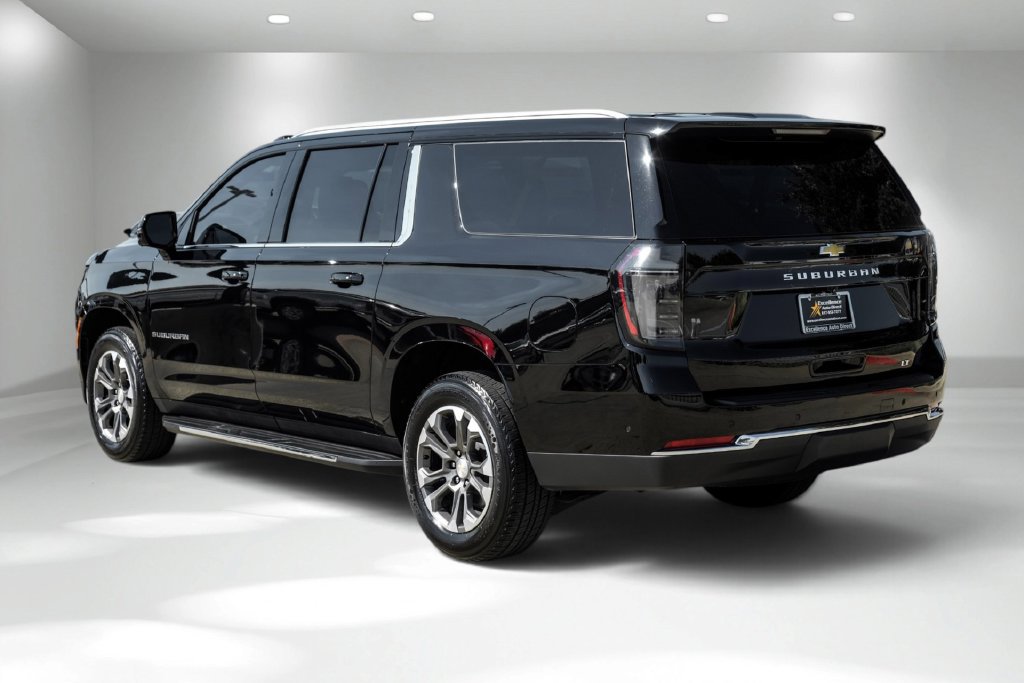 Used 2025 Chevrolet Suburban LT w/ Comfort Package RWD image 9