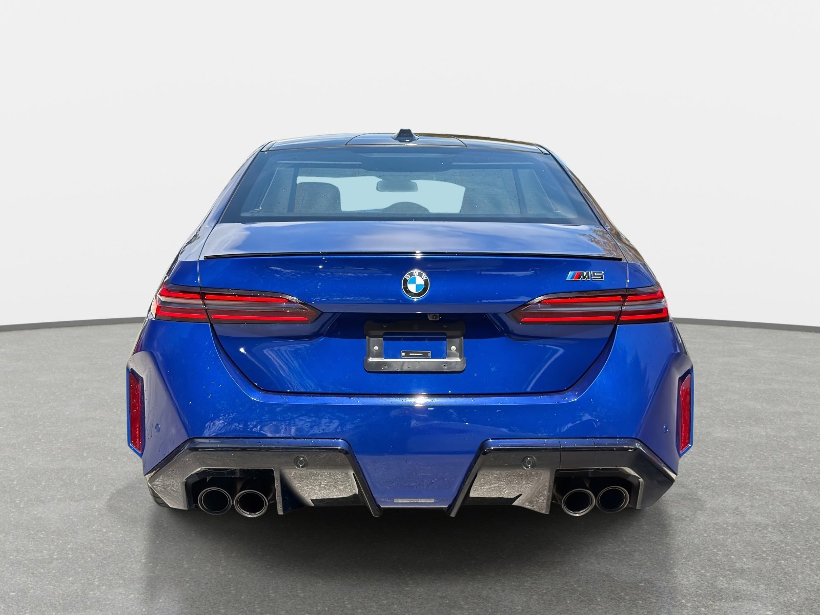 Used 2025 BMW M5 image 4
