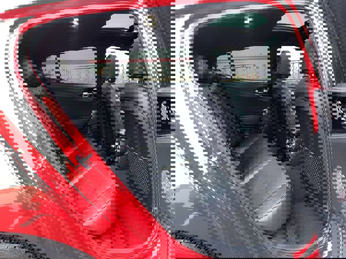 Used 2020 Kia Stinger GT-Line w/ Sun & Sound Package image 31