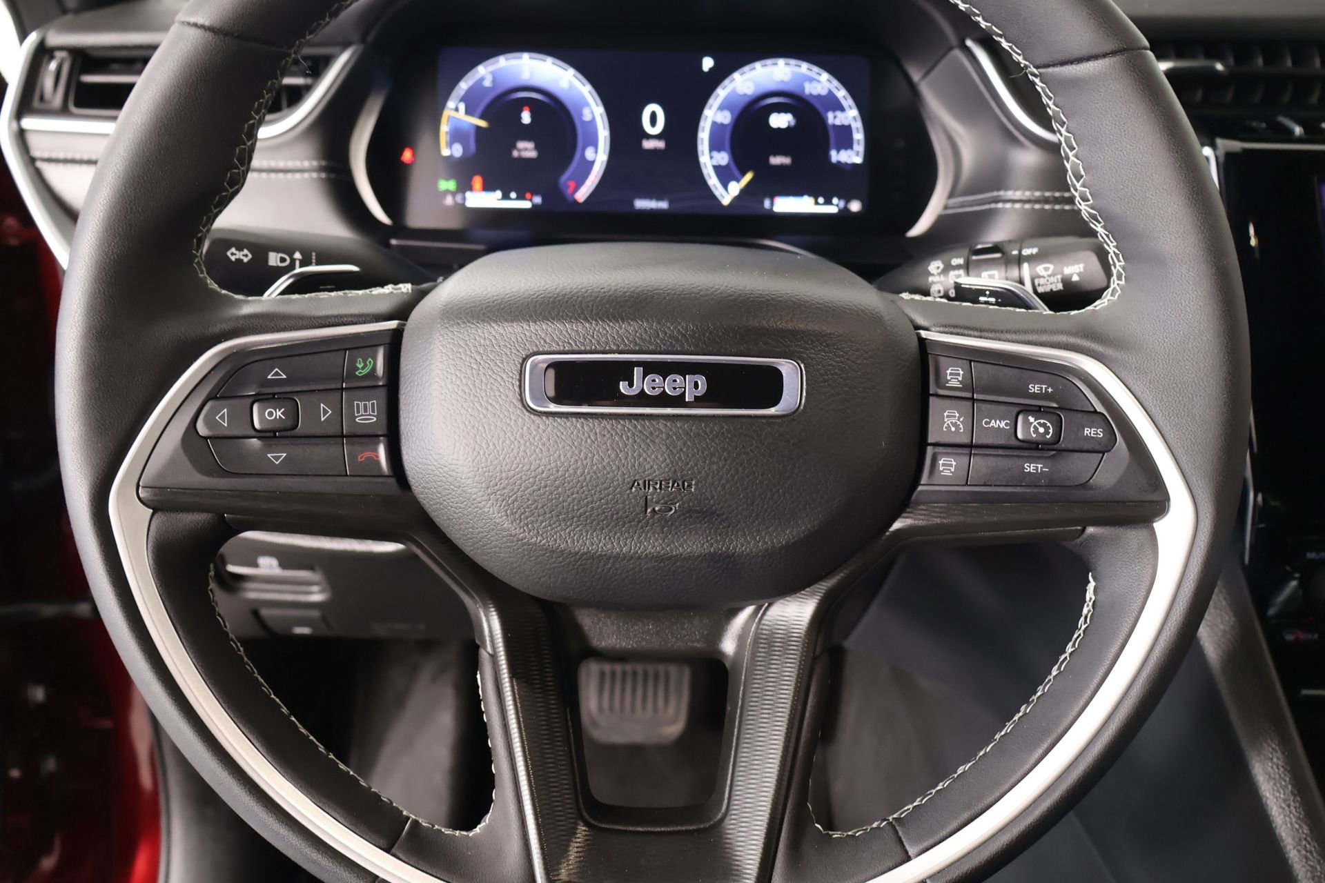 Used 2025 Jeep Grand Cherokee L Laredo w/ Luxury Tech Group I AWD/4WD image 3