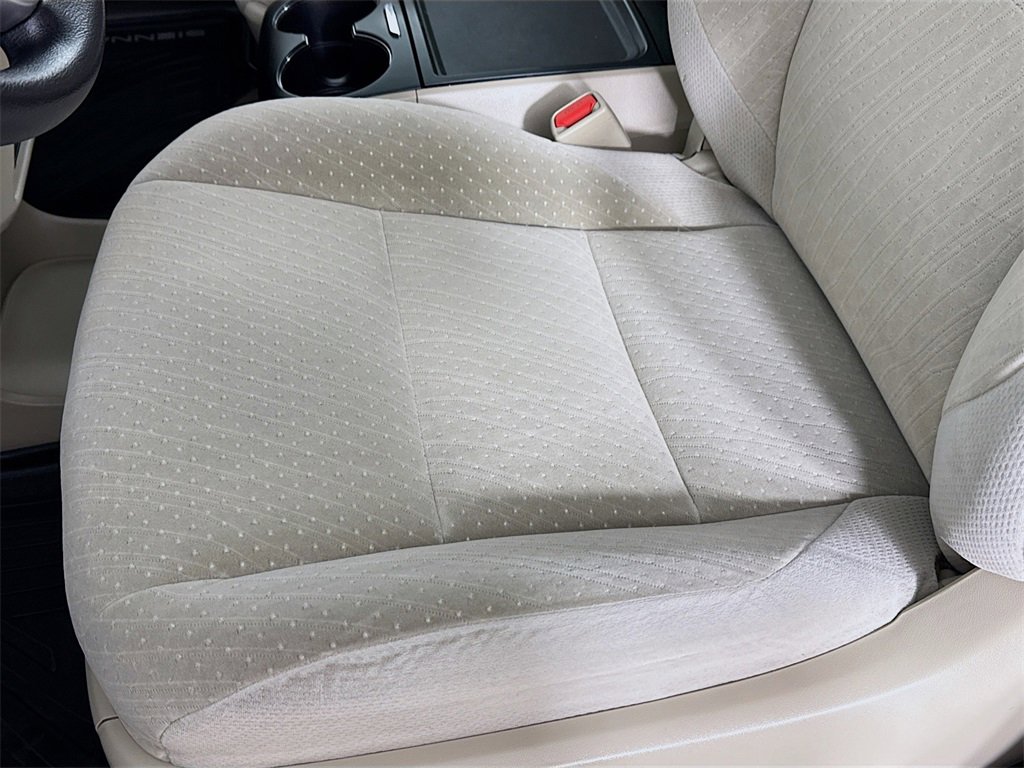 Used 2017 Toyota Sienna LE image 19