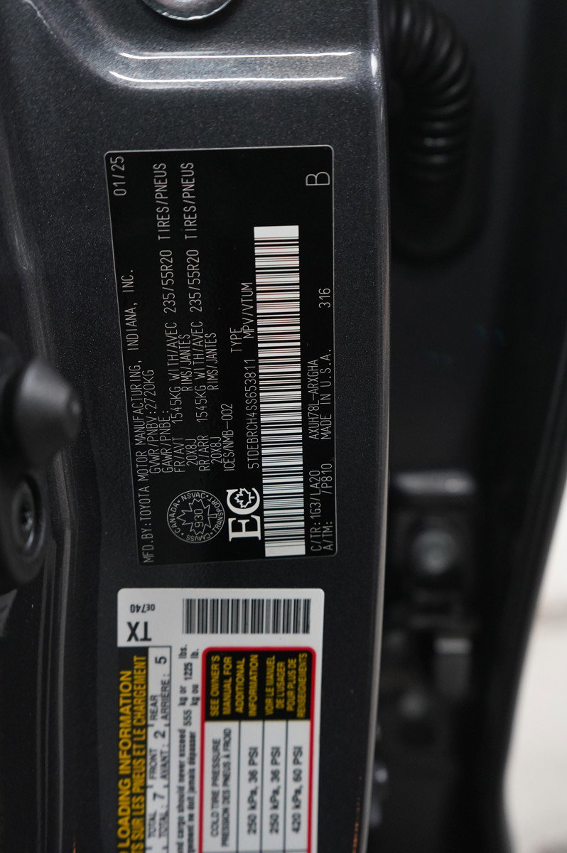 Used 2025 Toyota Highlander Platinum image 23