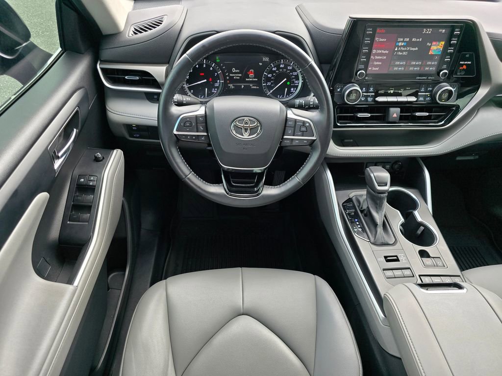 Used 2021 Toyota Highlander XLE image 32