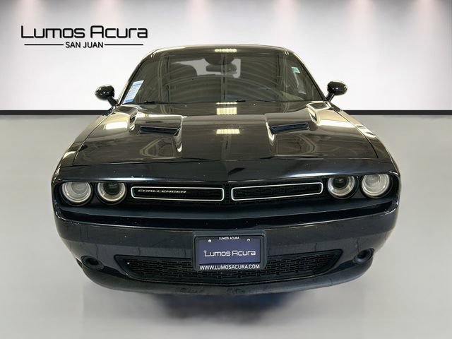 Used 2015 Dodge Challenger SXT RWD image 2