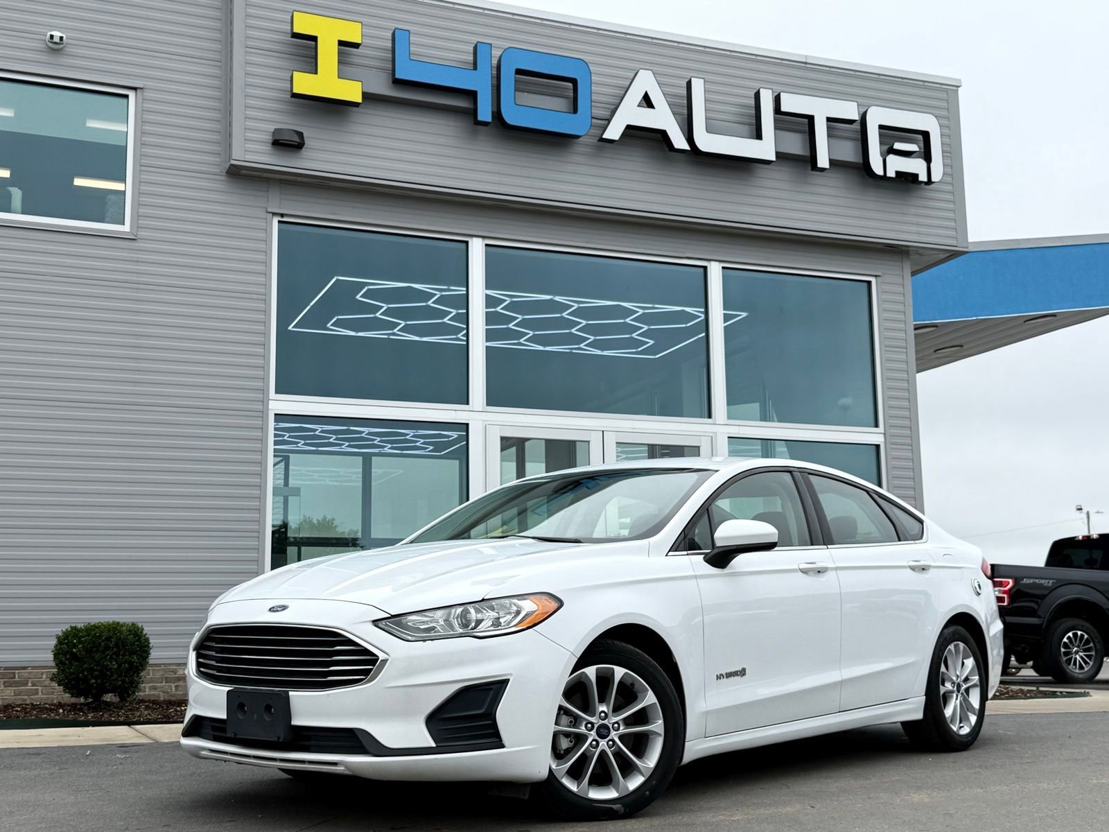 Used 2019 Ford Fusion SE FWD image 1