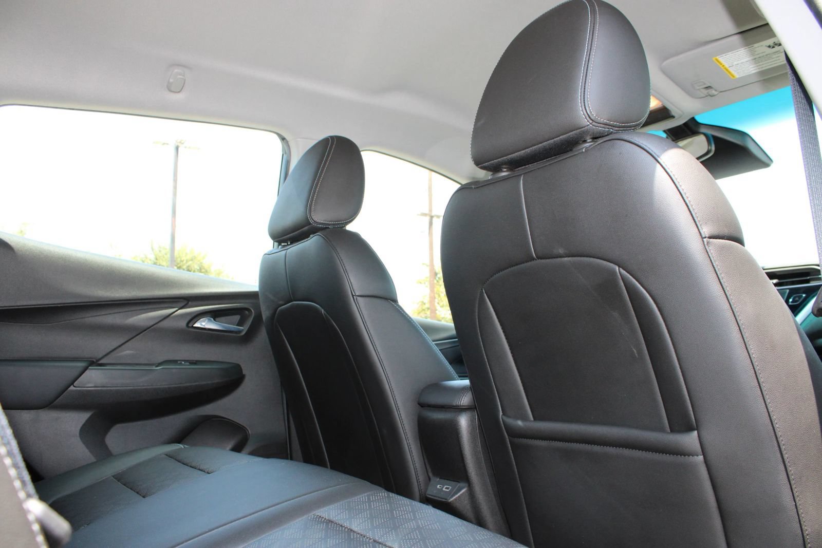 Used 2022 Chevrolet Bolt LT w/ Infotainment Package FWD image 24