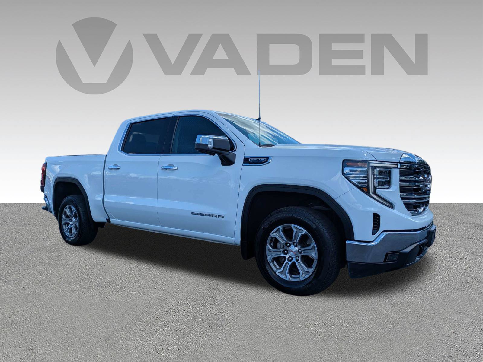 Certified 2025 GMC Sierra 1500 SLT RWD image 3