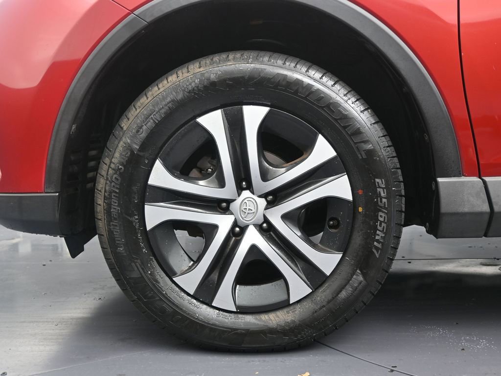 Used 2017 Toyota RAV4 LE image 9