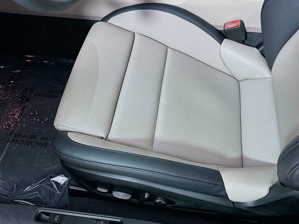 Used 2025 Porsche 911 Carrera image 21