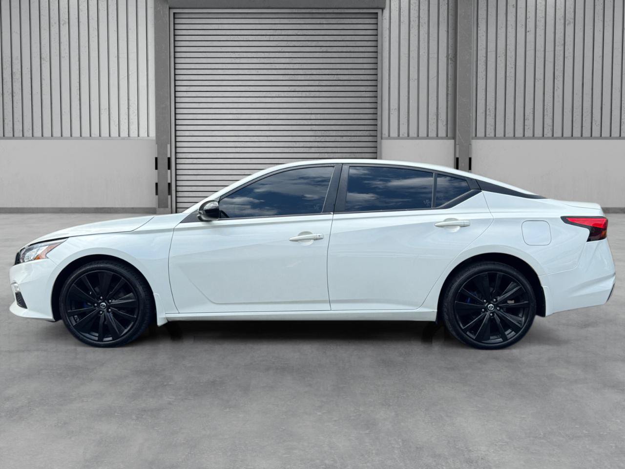 Used 2020 Nissan Altima 2.5 SR AWD/4WD image 2
