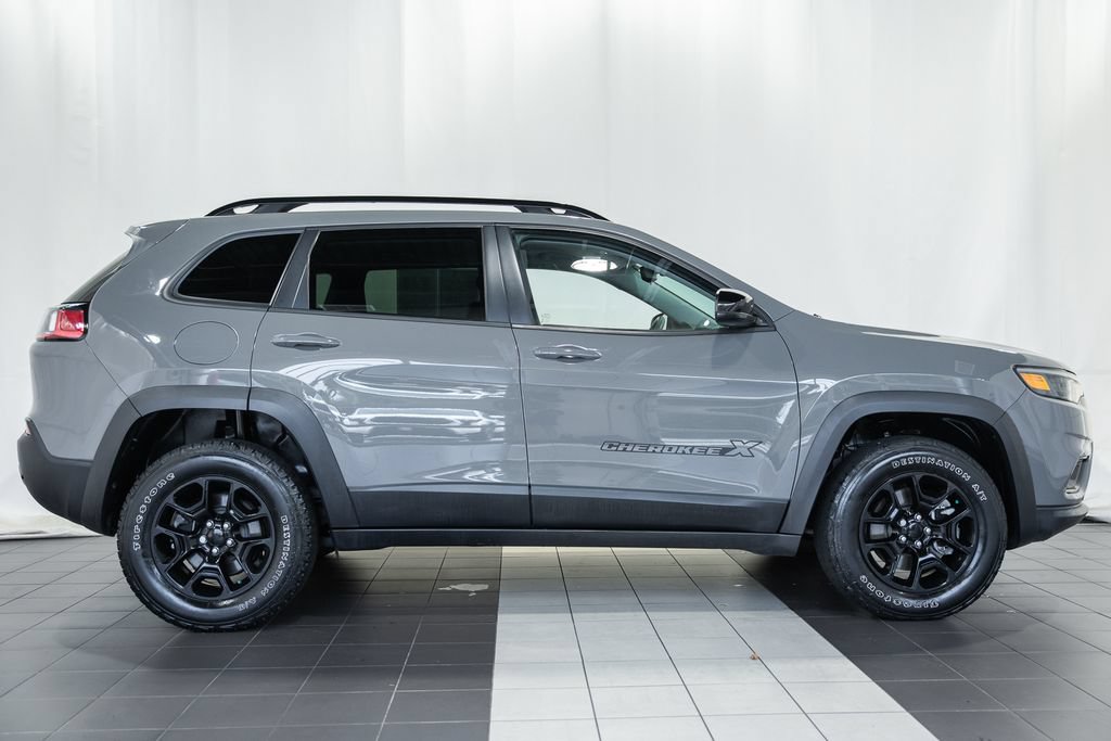 Used 2022 Jeep Cherokee Latitude w/ Trailer Tow Group AWD/4WD image 3