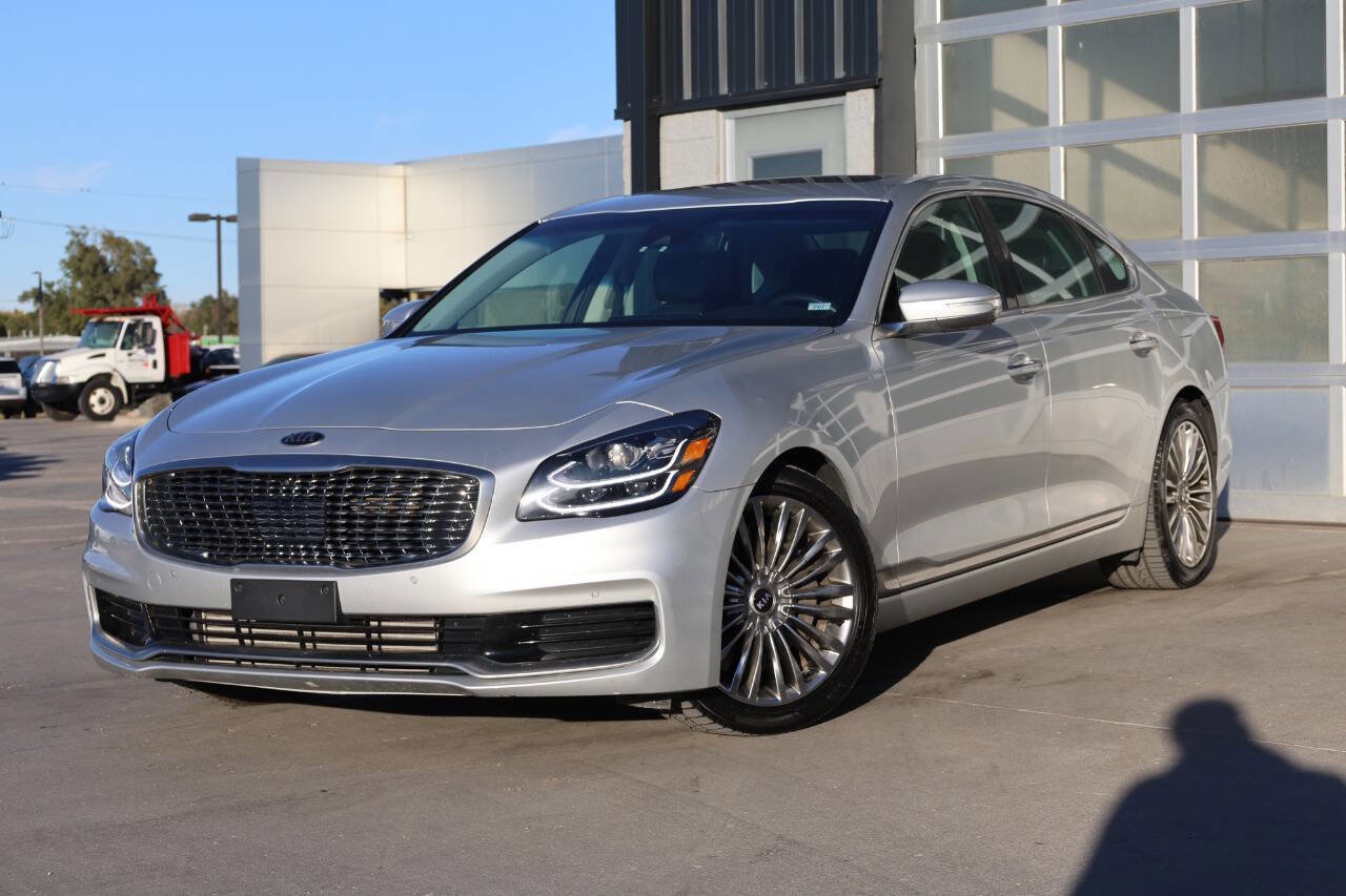 Used 2020 Kia K900 Luxury image 3