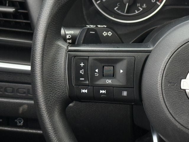Used 2024 Nissan Rogue S AWD/4WD image 14