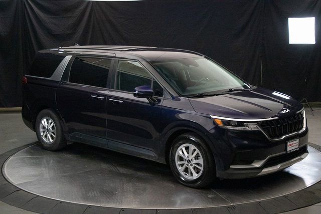 Used 2024 Kia Carnival LX image 2