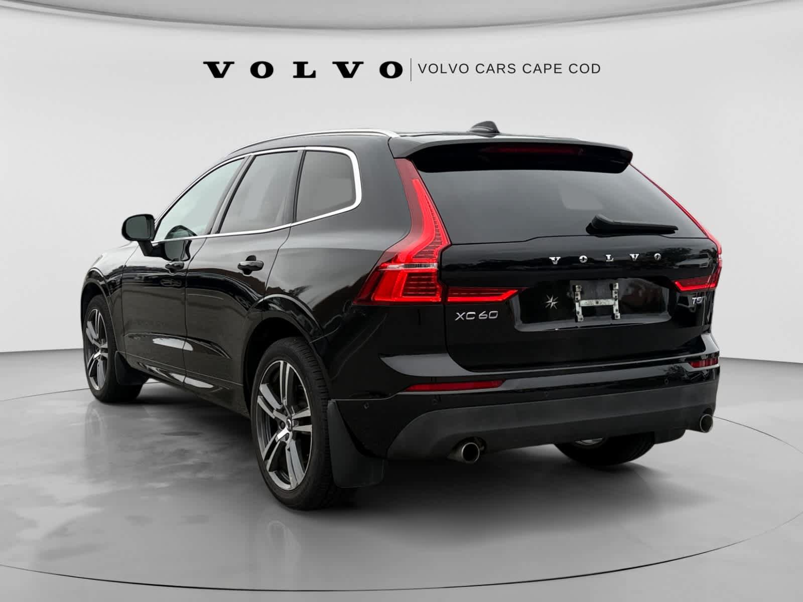 Used 2019 Volvo XC60 T5 Momentum w/ Protection Package AWD/4WD image 5