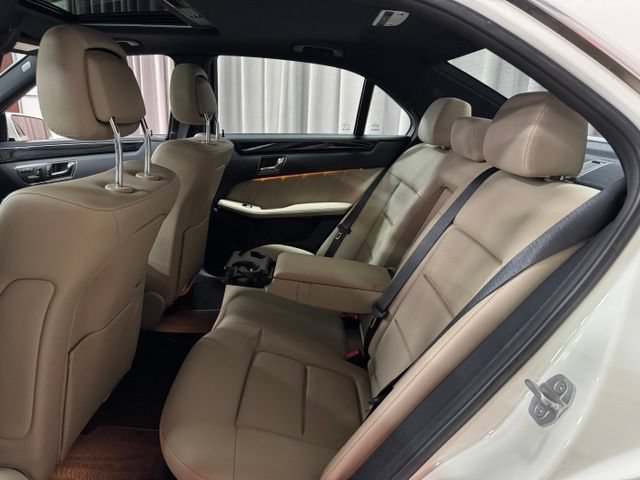 Used 2010 Mercedes-Benz E 350 4MATIC Sedan image 29