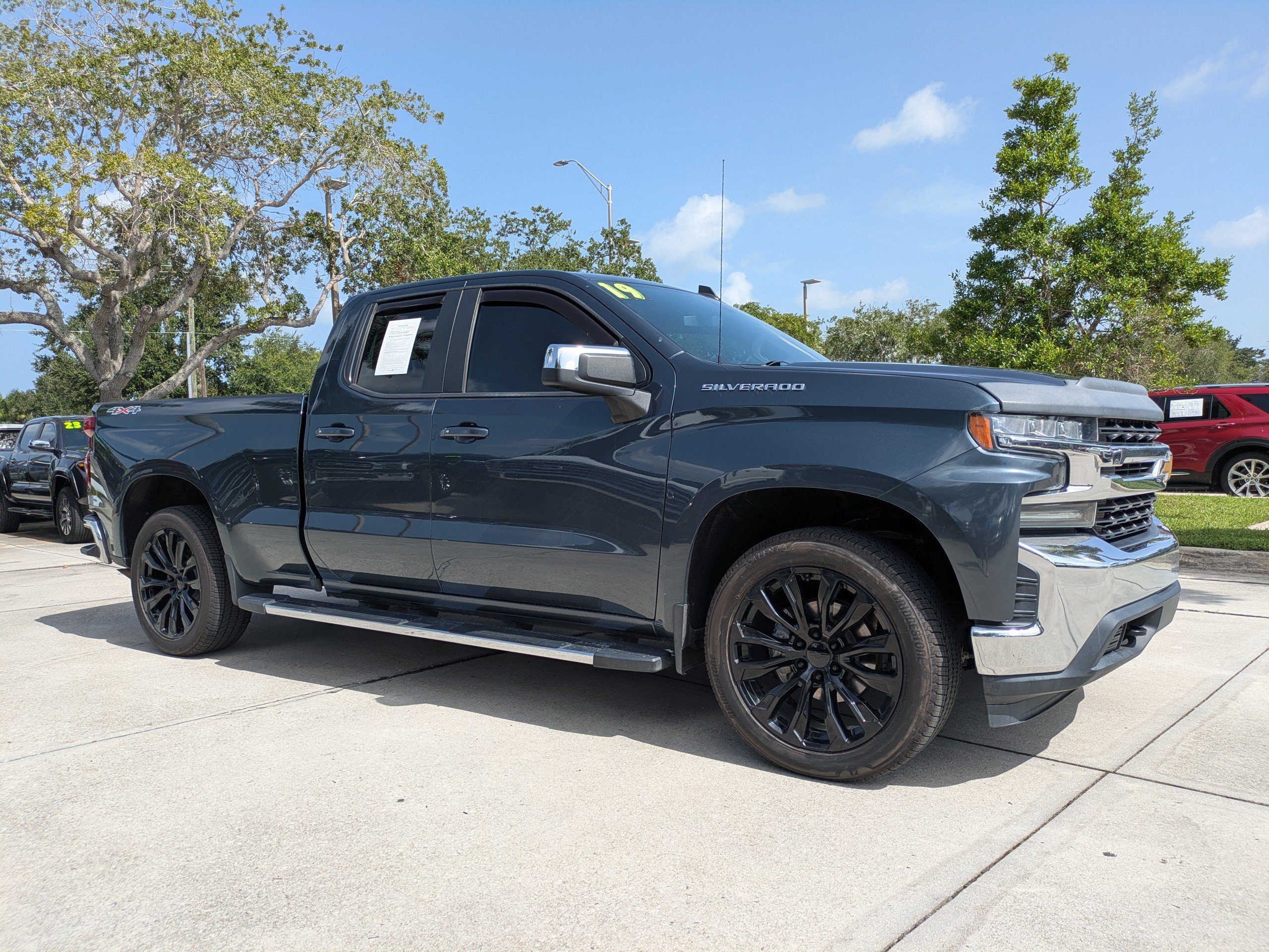 Used 2019 Chevrolet Silverado 1500 LT w/ All-Star Edition AWD/4WD image 2