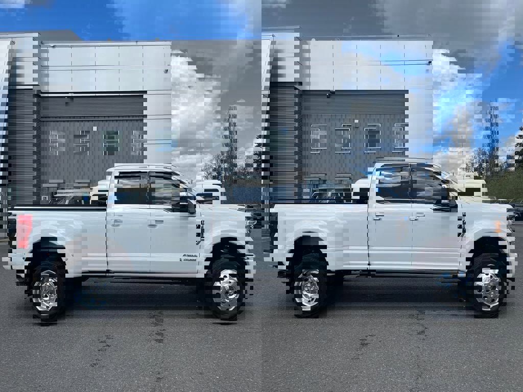 Used 2020 Ford F450 Platinum w/ Camper Package image 7