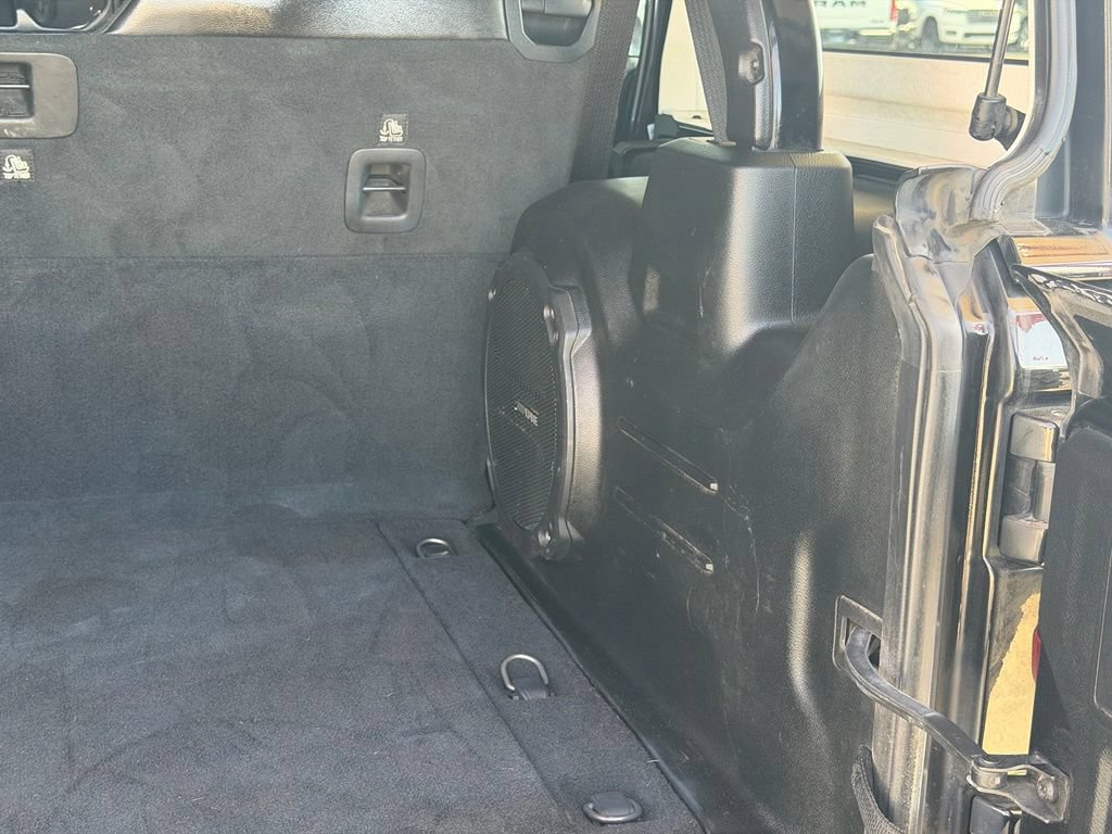 Used 2020 Jeep Wrangler Unlimited Sahara AWD/4WD image 33