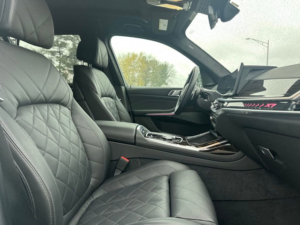 Certified 2025 BMW X7 xDrive40i w/ M Sport Package image 24