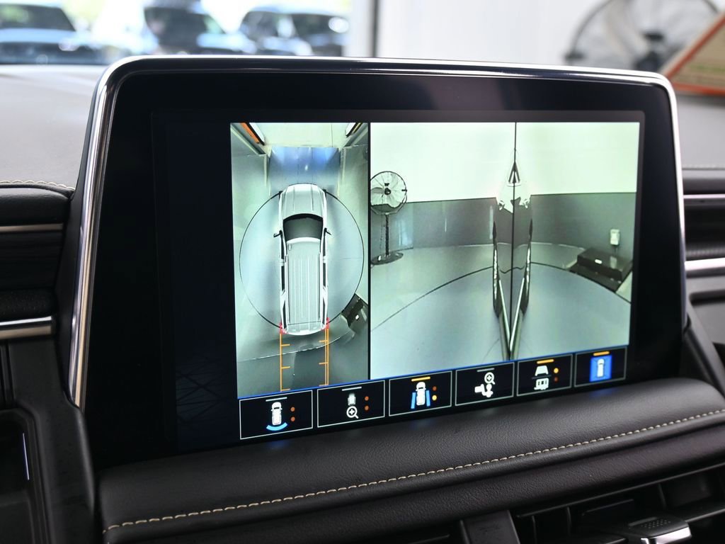 Used 2024 GMC Yukon SLT w/ SLT Luxury Package image 23