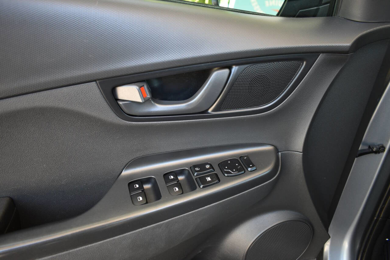Used 2021 Hyundai Kona SE FWD image 14